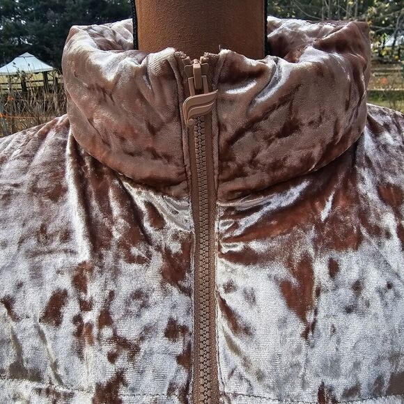 NWT Fabletics Wander Crushed Velour Cropped Puffer Jacket Women Size L, - Picture 5 of 9